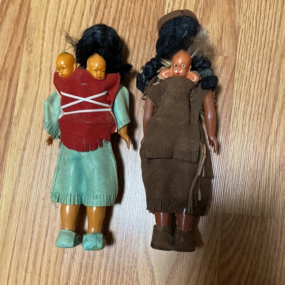 Vintage Hard Plastic Native American Doll Mother and Baby Twins Beaded Leather - Picture 3 of 3